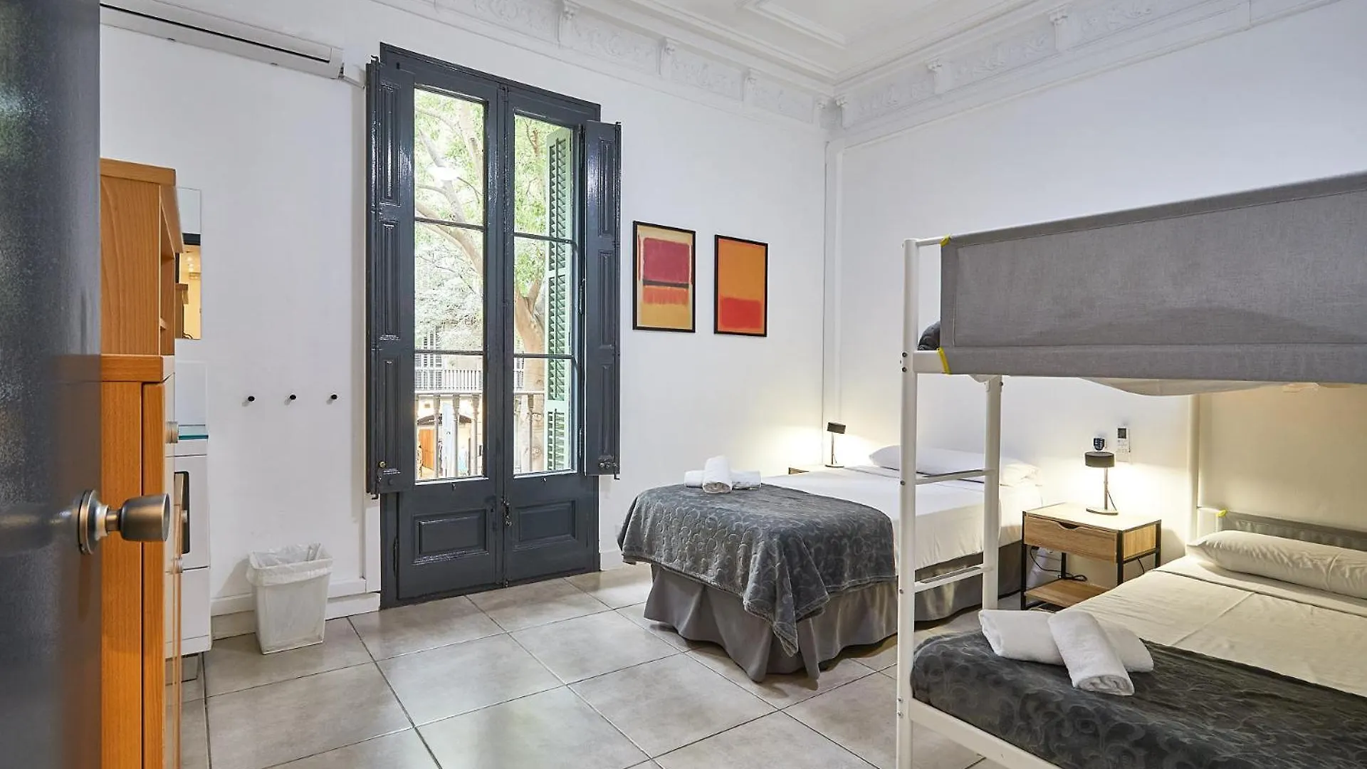 Guest house Ella Hostel Gran Via Barcelona