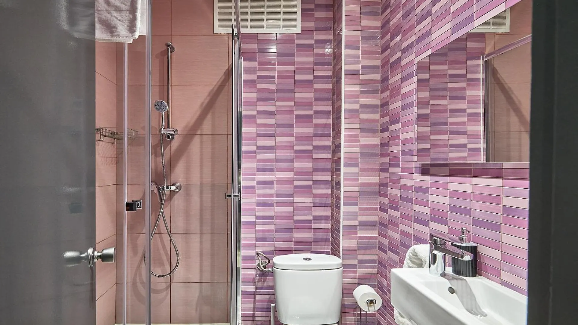 Ella Hostel Gran Via Barcelona Guest house