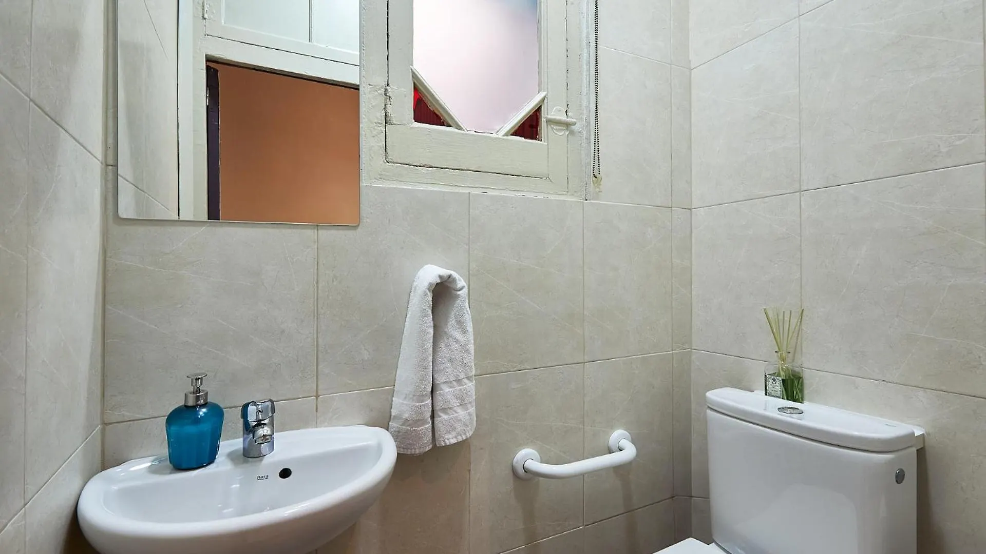 Guest house Ella Hostel Gran Via Barcelona