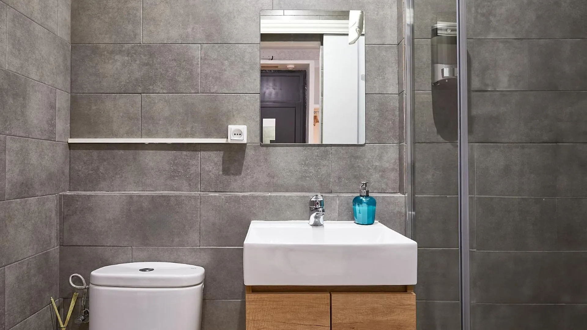 Guest house Ella Hostel Gran Via Barcelona