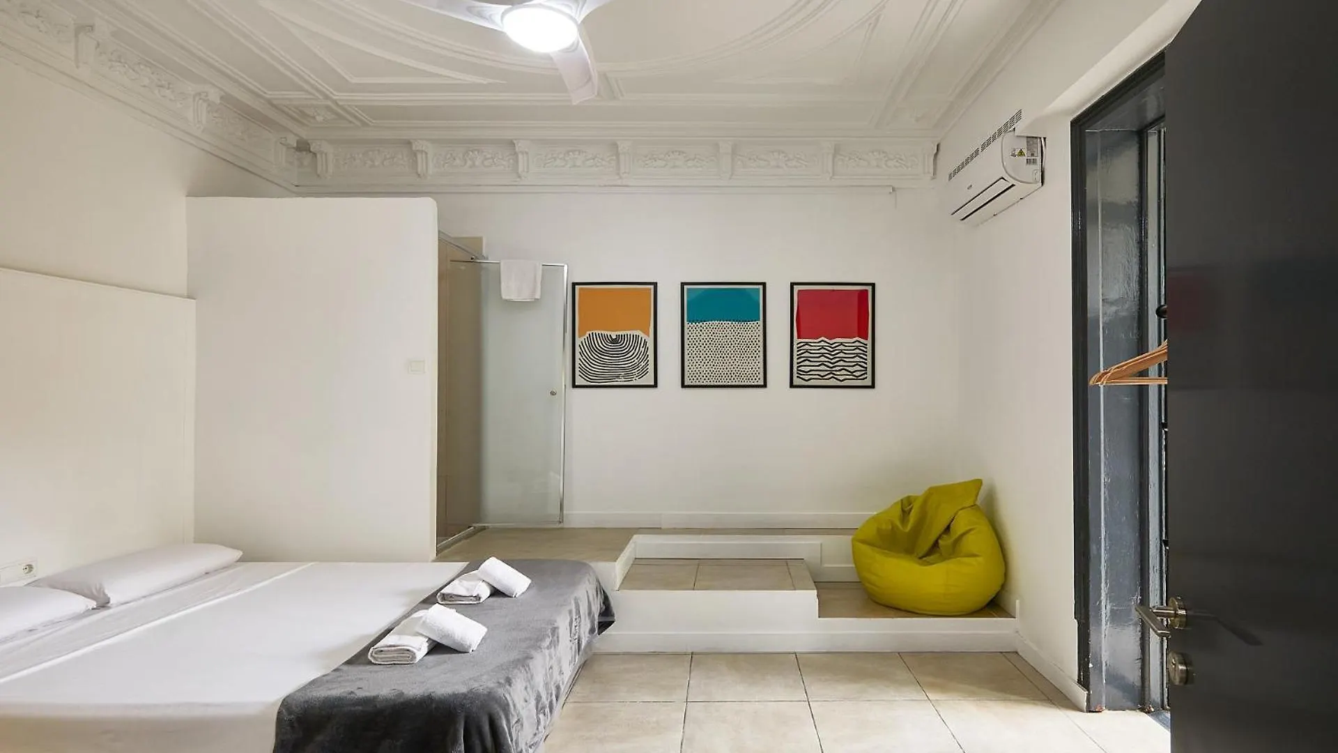 Guest house Ella Hostel Gran Via Barcelona