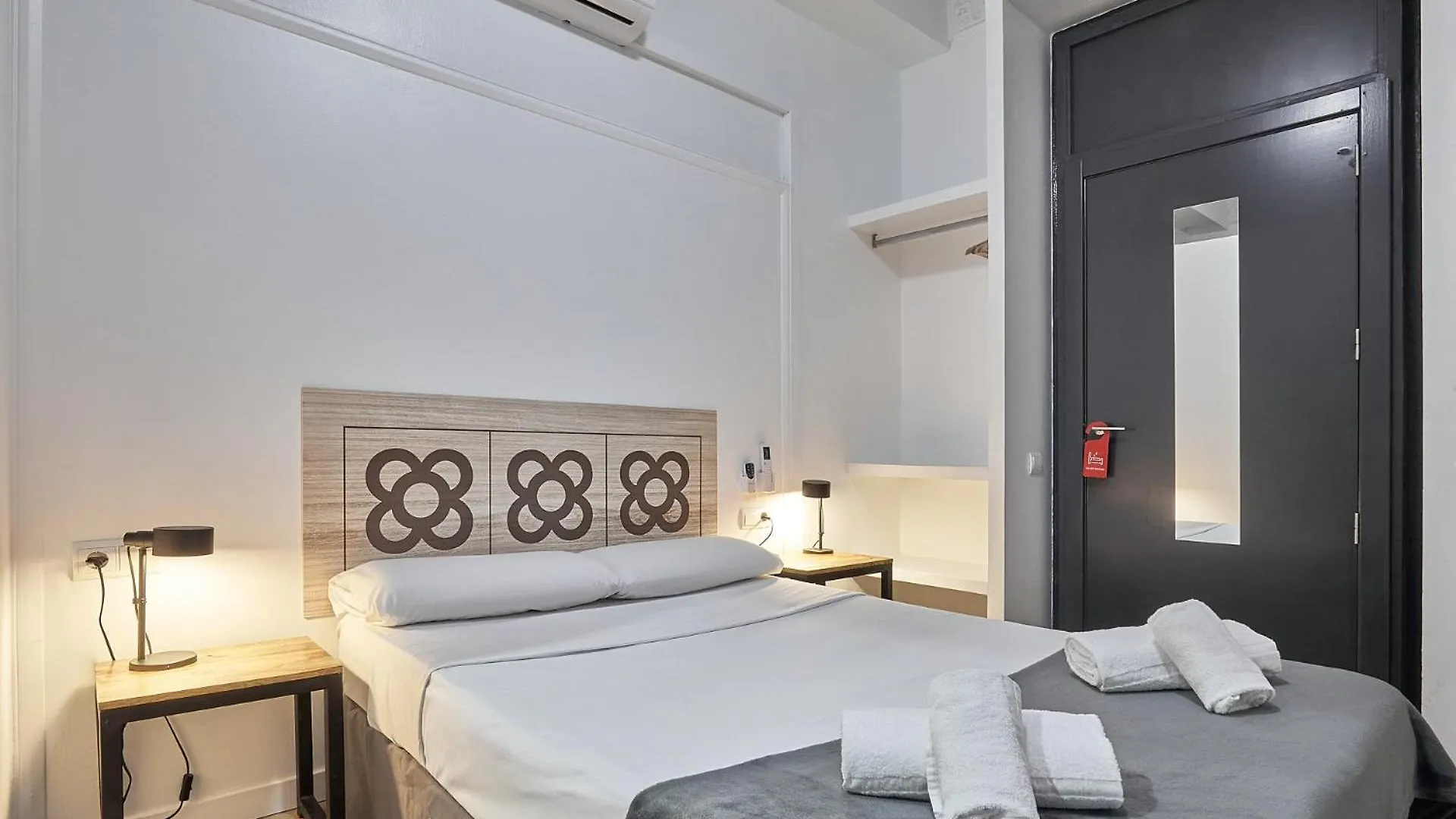 Ella Hostel Gran Via Barcelona Guest house