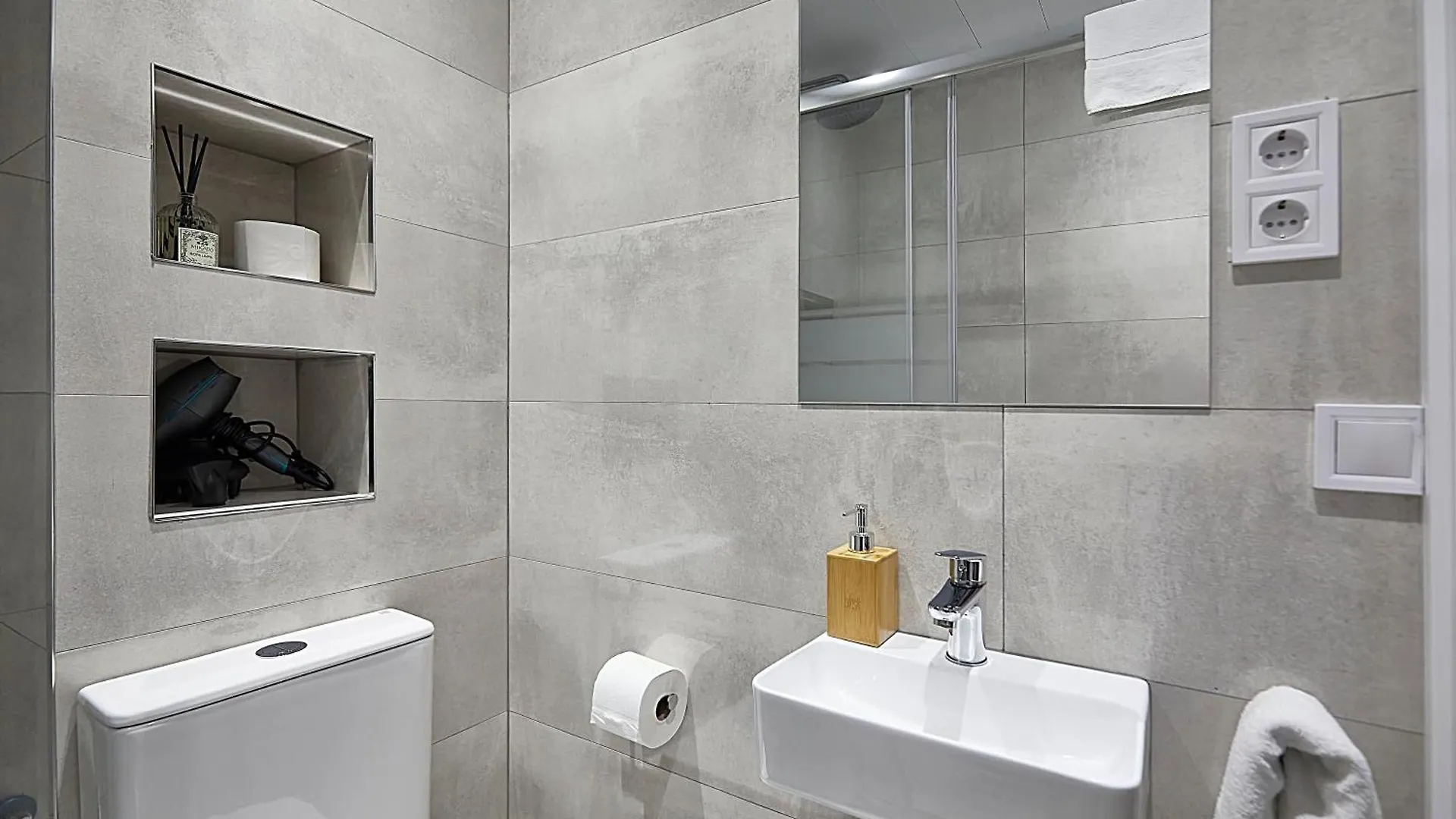 بيت ضيافة Ella Hostel Gran Via برشلونة